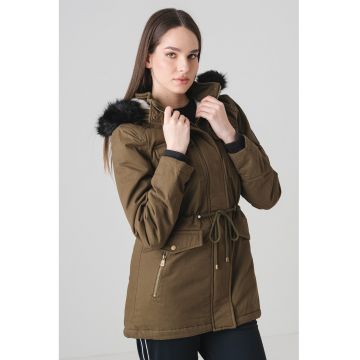 Geaca cu talie ajustabila