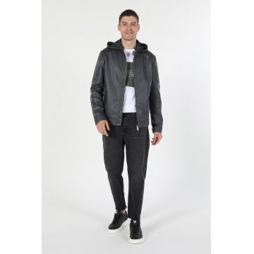 Jacheta slim fit de piele ecologica cu gluga