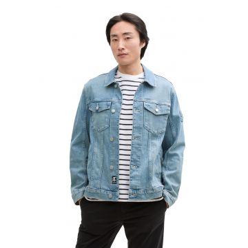 Jacheta de denim cu buzunare cu clapa