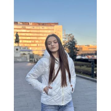 Geaca alba scurta cu fermoar si gluga