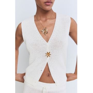 Vesta tricotata cu decolteu in V