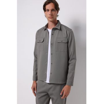 Jacheta-camasa cu buzunare pe piept