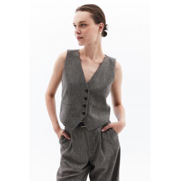 Vesta cu decolteu in V si nasturi