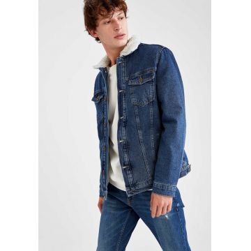 Jacheta slim fit din denim cu guler din blana sherpa