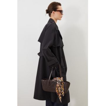 Trenci cu doua randuri de nasturi si cordon in talie