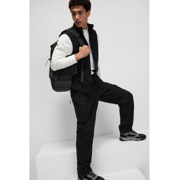 Vesta cu fermoar si buzunare oblice