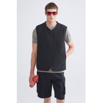 Vesta matlasata cu buzunare laterale si fermoar