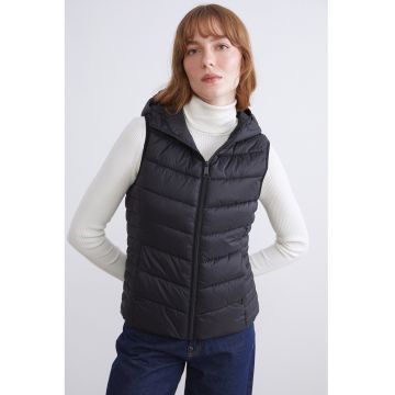 Vesta matlasata cu gluga