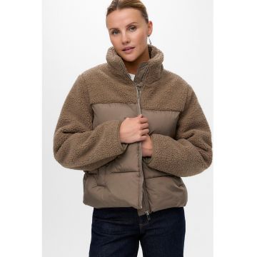 Geaca cu vatelina si segmente din material teddy
