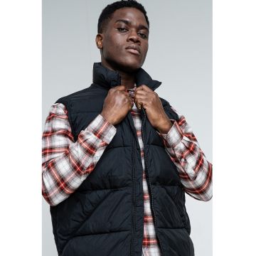 Vesta cu fermoar si guler inalt