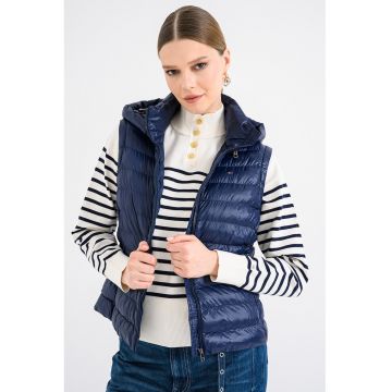 Vesta matlasata cu finisaj rezistent la apa