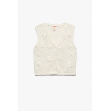 Vesta tricotata cu broderie florala
