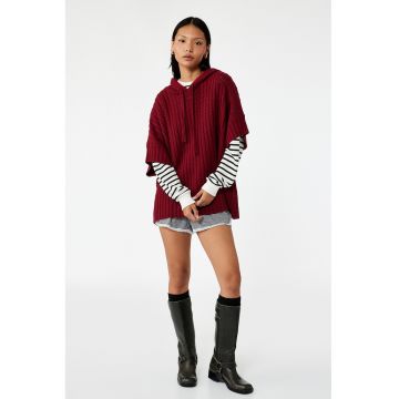 Vesta tricotata cu gluga