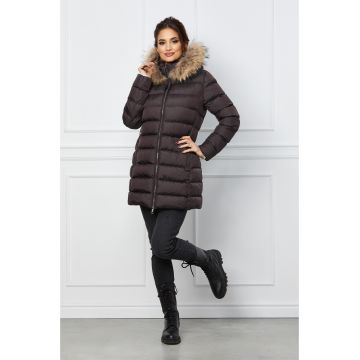 Geaca maro inchis cu blanita naturala la gluga Geaca maro inchis cu blanita naturala la gluga