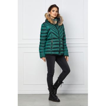 Geaca scurta verde cu blanita naturala la gluga Geaca scurta verde cu blanita naturala la gluga