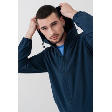 Jacheta cu gluga - pentru antrenament Jacheta cu gluga - pentru antrenament