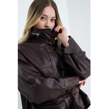 Jacheta lejera din piele cu buzunare