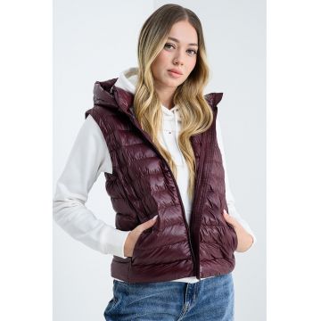 Vesta matlasata cu finisaj rezistent la apa