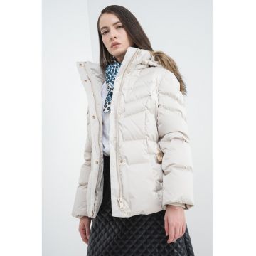 Geaca cu umplutura de puf Geaca cu umplutura de puf