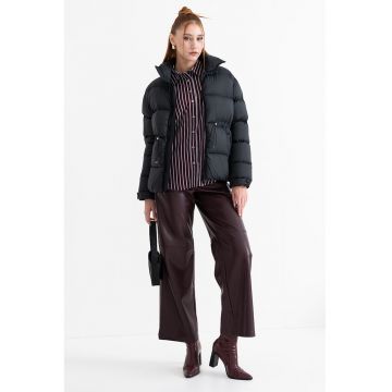 Geaca cu vatelina si guler inalt Geaca cu vatelina si guler inalt