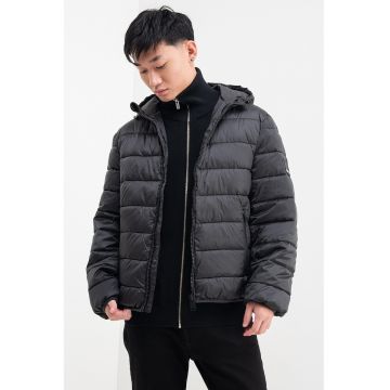 Geaca matlasata cu gluga