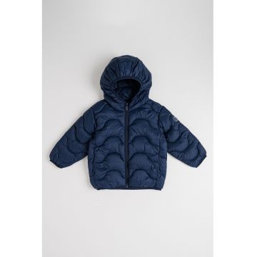 Geaca matlasata cu gluga