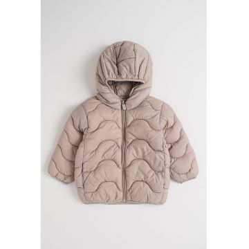 Geaca matlasata cu gluga