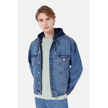 Jacheta din denim cu gluga detasabila Jacheta din denim cu gluga detasabila