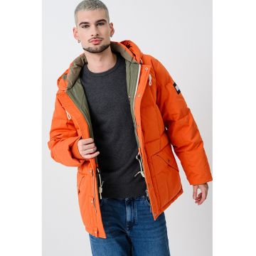 Geaca cu talie ajustabila