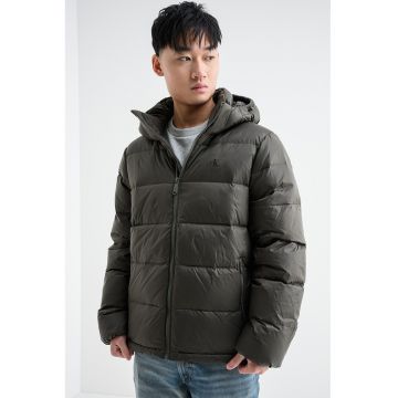 Geaca cu umplutura de puf - finisaj rezistent la apa si fermoar