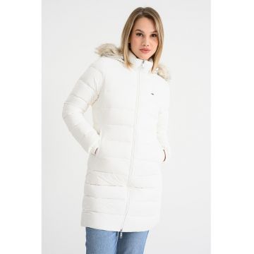 Geaca cu umplutura de puf - gluga si garnitura de blana sintetica Geaca cu umplutura de puf - gluga si garnitura de blana sintetica