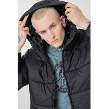 Geaca cu vatelina si finisaj rezistent la apa Geaca cu vatelina si finisaj rezistent la apa