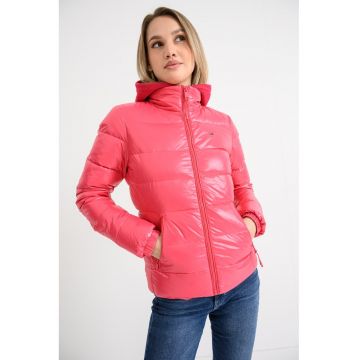 Geaca matlasata cu buzunare laterale cu fermoar Geaca matlasata cu buzunare laterale cu fermoar