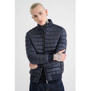 Geaca matlasata cu fermoar