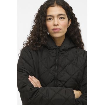 Geaca matlasata cu gluga