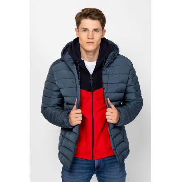 Geaca matlasata cu gluga