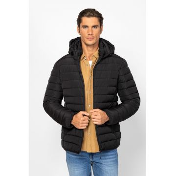 Geaca matlasata cu gluga