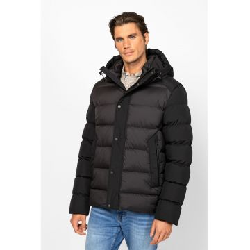 Geaca matlasata cu gluga