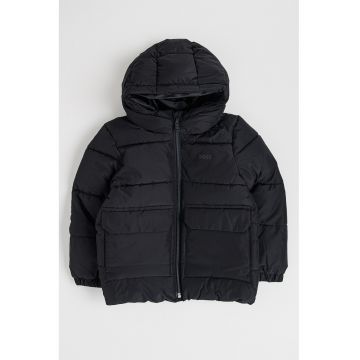 Geaca matlasata cu gluga