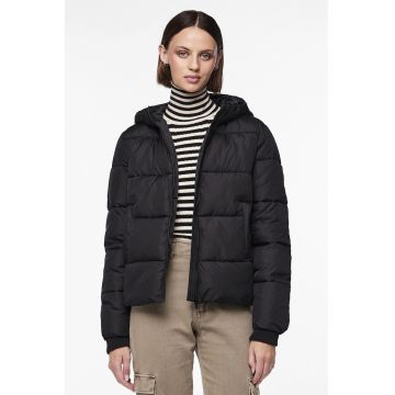 Geaca scurta cu vatelina si aspect matlasat