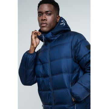 Geaca scurta matlasata cu gluga