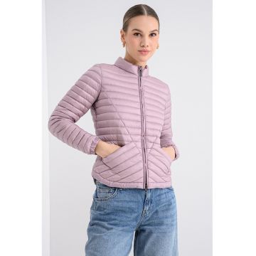 Geaca usoara cu umplutura de puf Geaca usoara cu umplutura de puf