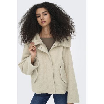 Haina scurta din blana sintetica cu guler inalt