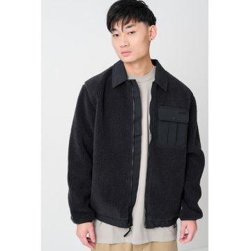 Jacheta din material teddy cu fermoar si buzunar pe piept