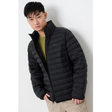 Jacheta usoara cu fermoar si guler inalt