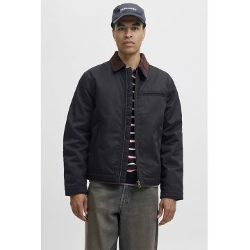 Jacheta usoara cu guler ascutit