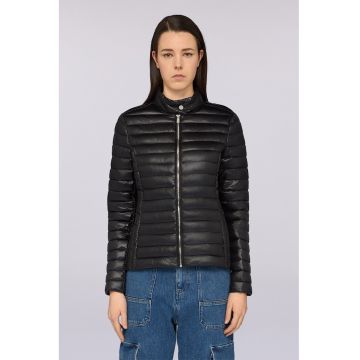 Geaca cu aspect matlasat