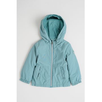 Geaca cu finisaj rezistent la apa cu gluga