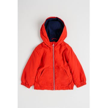 Geaca cu finisaj rezistent la apa cu gluga