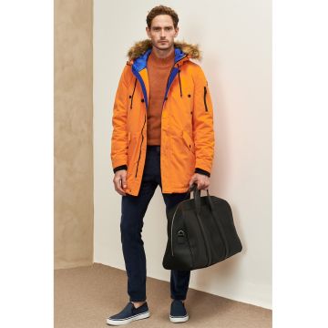 Geaca cu garnitura cu blana sintetica